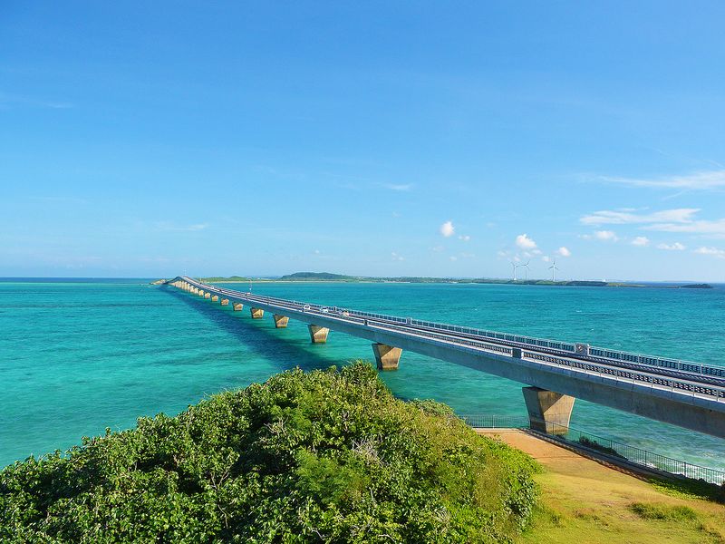 池間大橋と透明感のある海