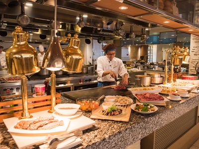 夕食レストラン「スリユン」