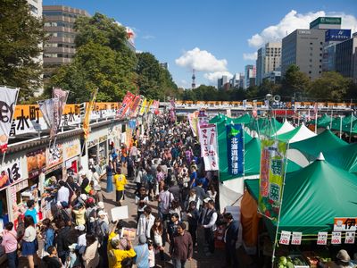 さっぽろオータムフェスト会場で使える3 000円利用券付 札幌フリープラン 福岡出発 5日間 北海道旅行 北海道ツアー