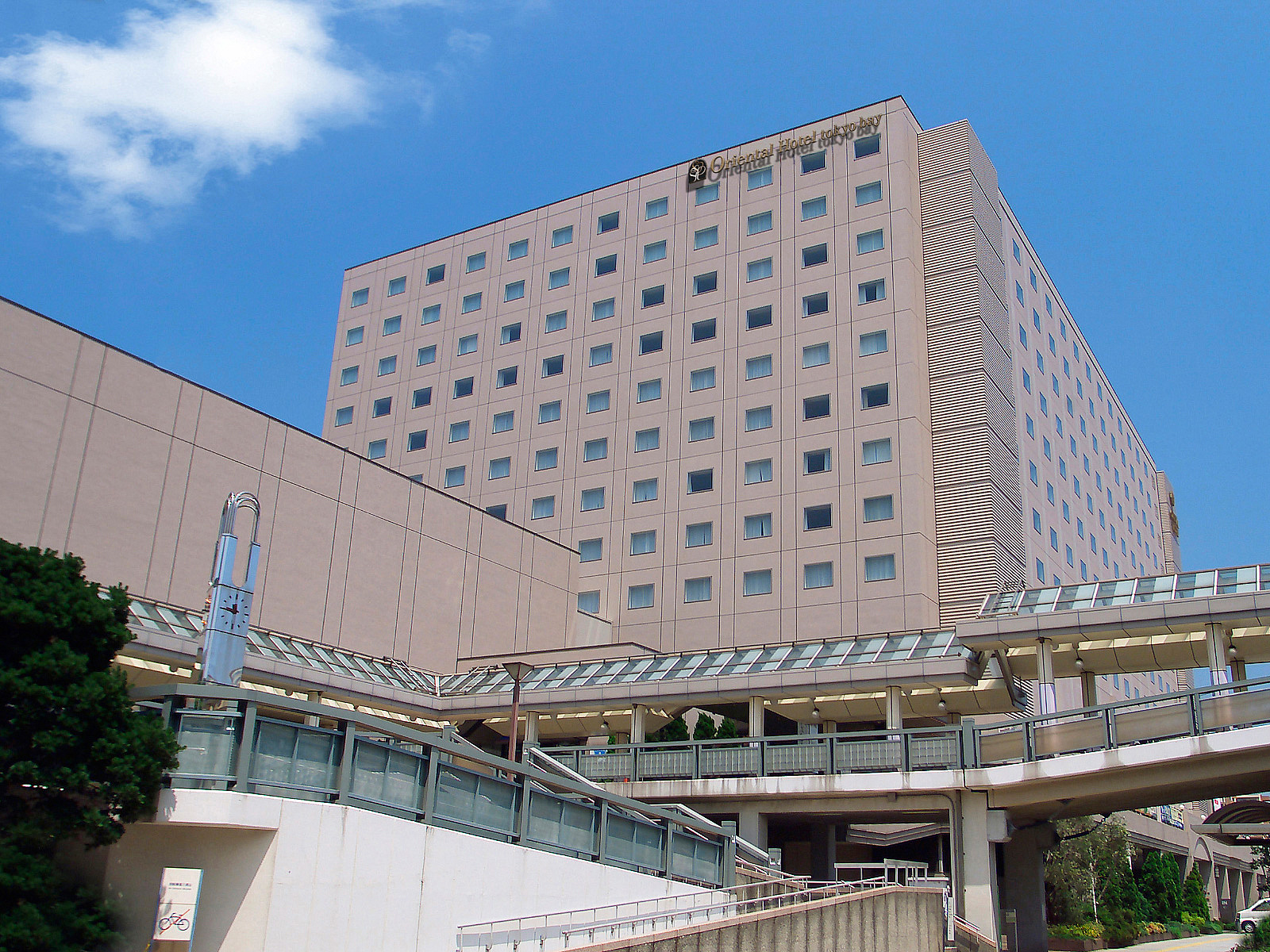 無料シャトルバスがあるディズニー周辺のホテル 大阪発｜東京旅行