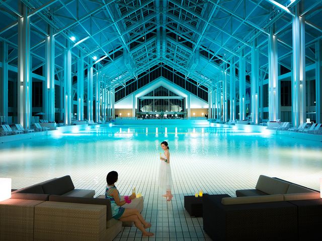 冬でも常夏。国内最大級の屋内ウエーブプールイメージ