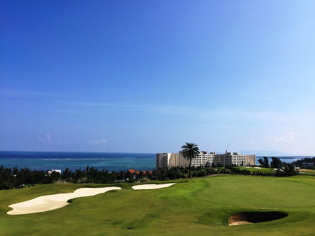 青空と海に囲まれた27ホールイメージ