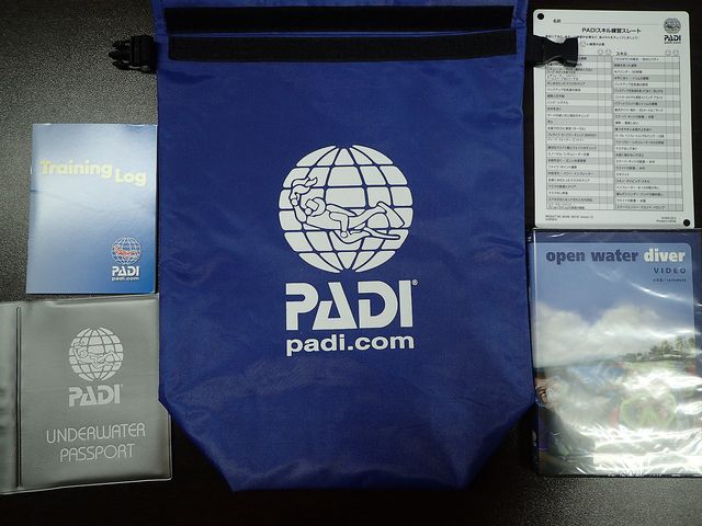 PADI ライセンス講習専門ダイビングショップイメージ