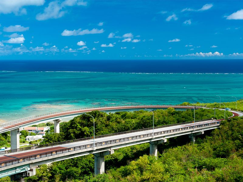 ニライカナイ橋を見下ろす絶景