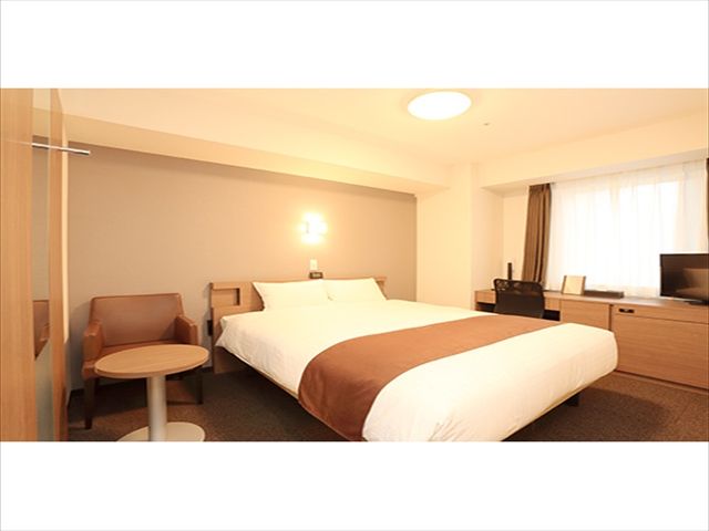 スマイルホテルプレミアム札幌すすきの スタンダードダブル　ベッド幅160㎝のクイーンベッド