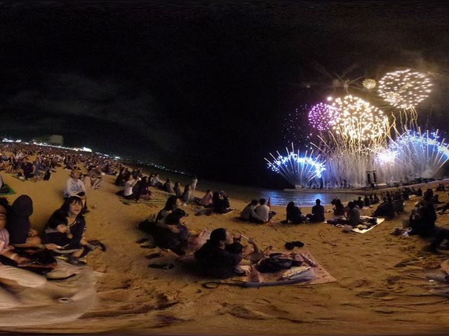 自由席(砂浜席)と指定席(椅子席)があります<br />
※指定席は完売しましたイメージ