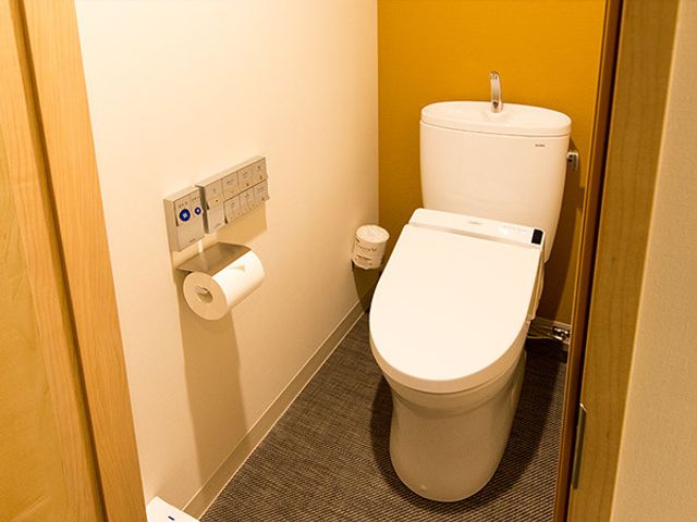 ホテルグレイスリー京都三条 バスルームとは独立したトイレ