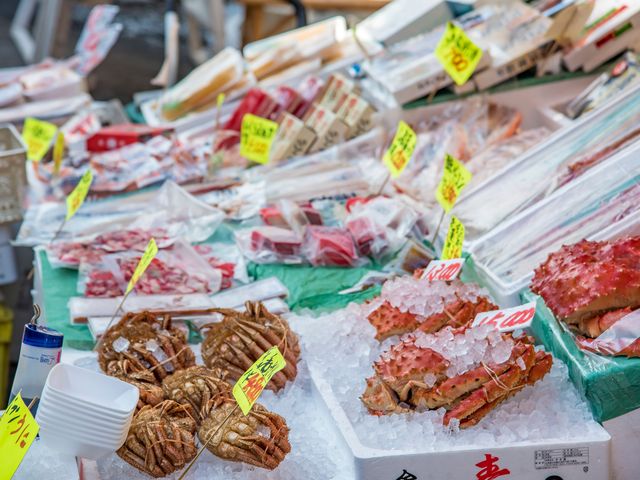 新鮮な魚介類がお手頃価格♪<br />
函館朝市で海鮮丼を堪能!イメージ