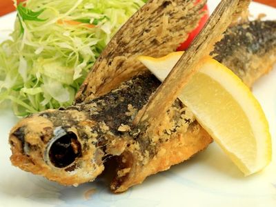 屋久島グルメ（トビウオのから揚げ）