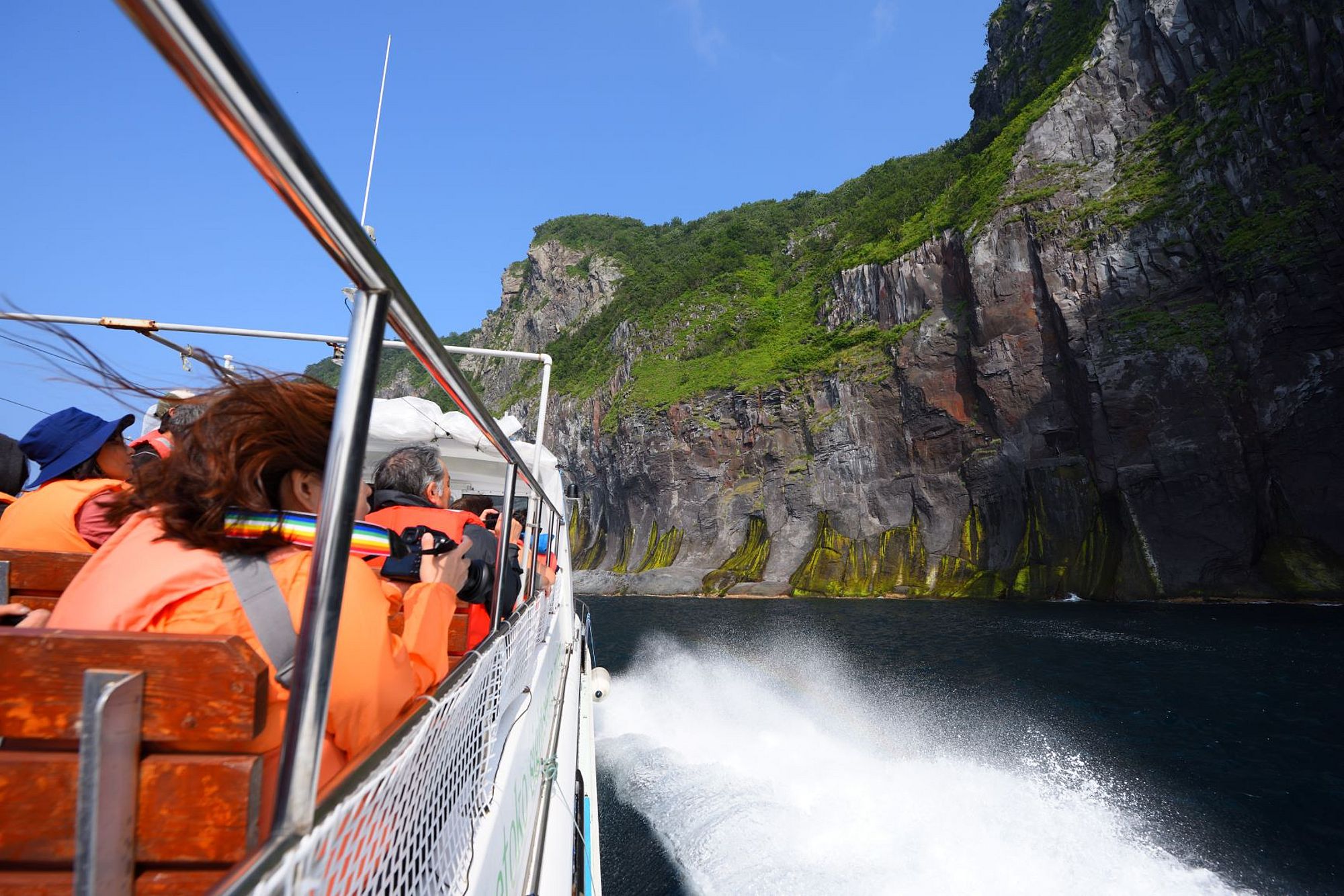 観光船で絶景を楽しむ知床クルーズ付ツアー 東京発｜北海道旅行