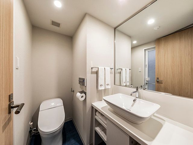 ホテルグレイスリー大阪なんば 浴室と独立したトイレ洗面台