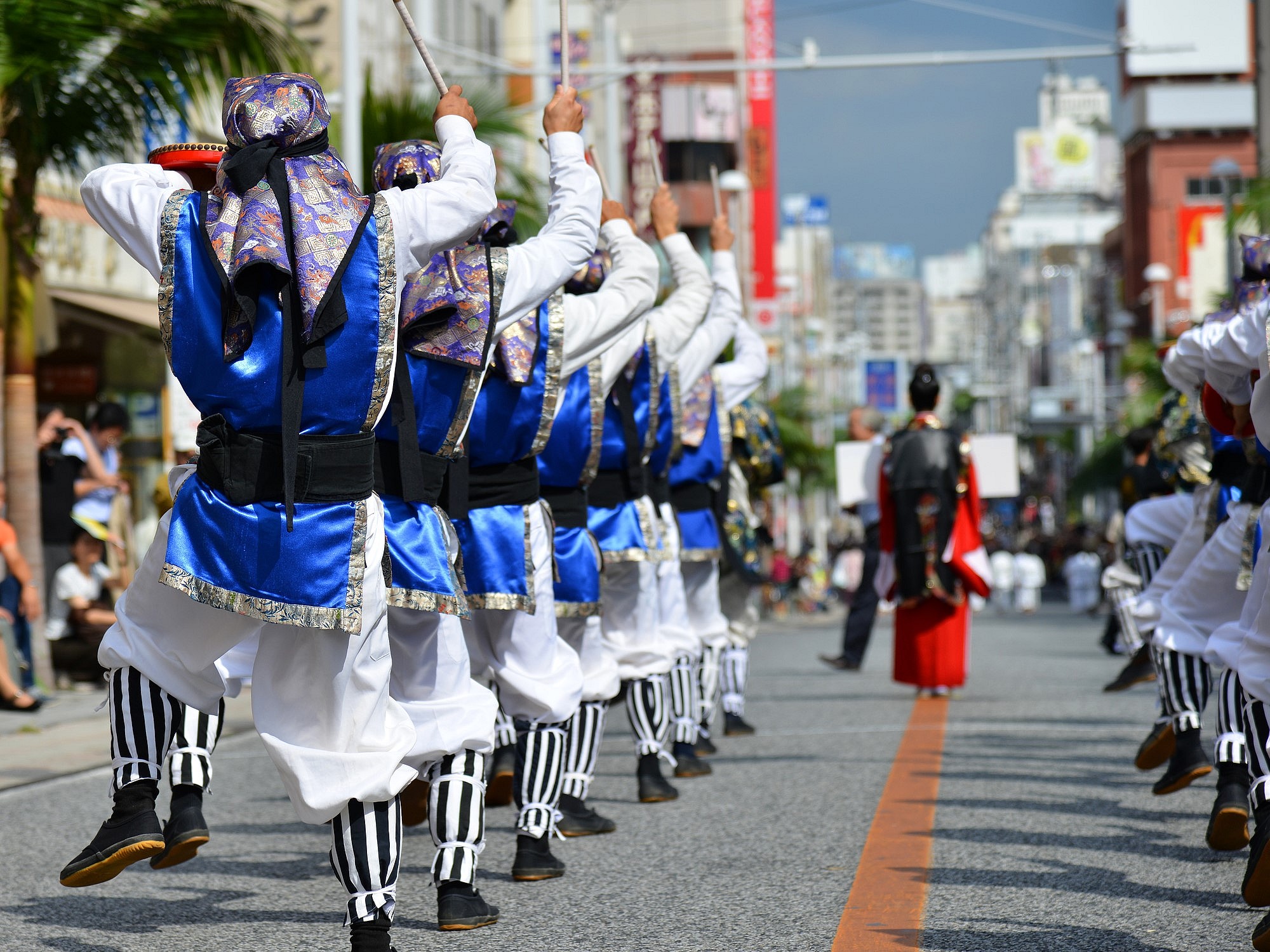 一万人のエイサー踊り隊画像