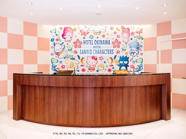 ホテル沖縄 with サンリオ キャラクターズ フロント