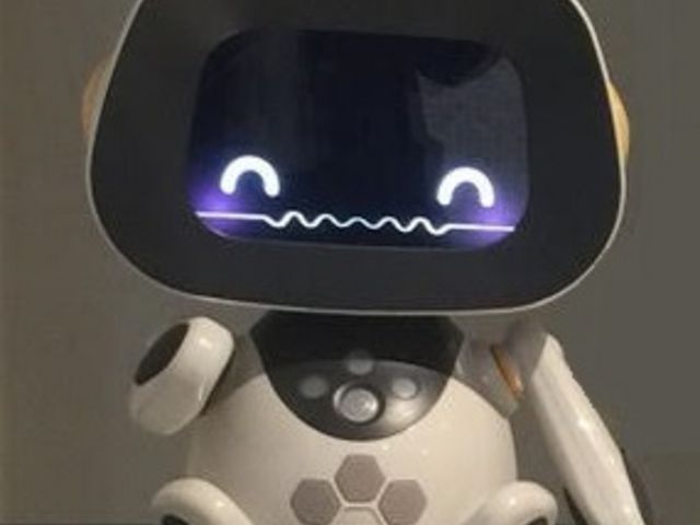 豊かな表情で館内や観光案内をしてくれる Uniboイメージ