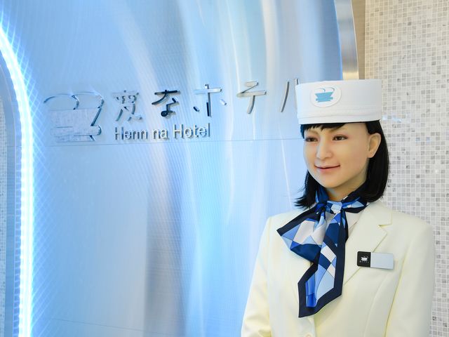 人型ロボットがお出迎えイメージ