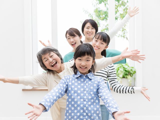 孫と一緒の家族旅行ありイメージ