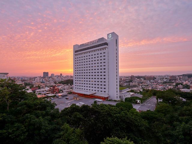 夕暮れの外観の画像