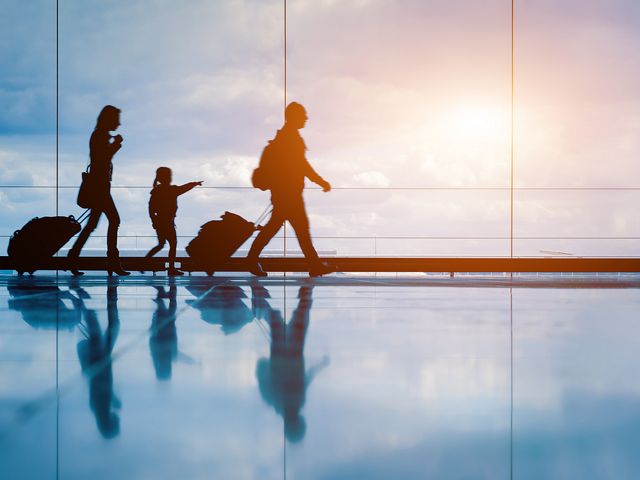飛行機と「まとめて予約」が安いイメージ