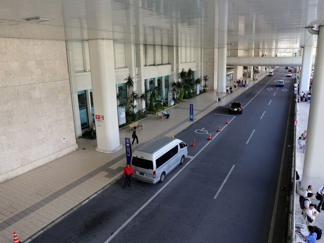 到着日は空港までお出迎えイメージ