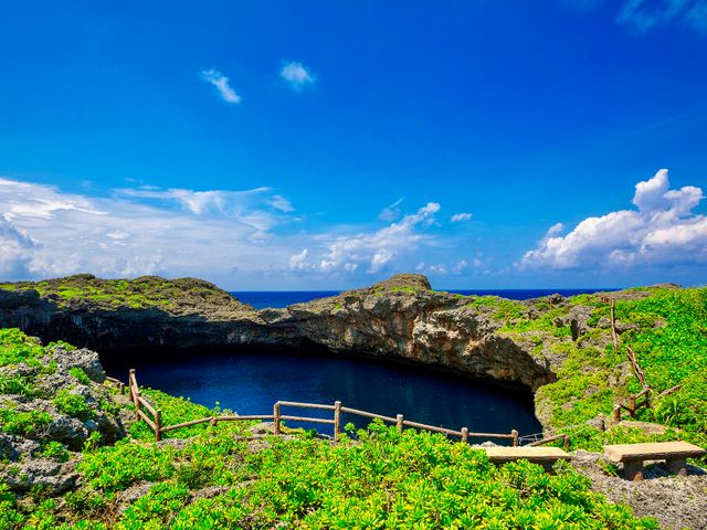 神秘的な和製ブルーホール 下地島の通り池 東京発 沖縄ダイビングツアー予約サイト J Dive