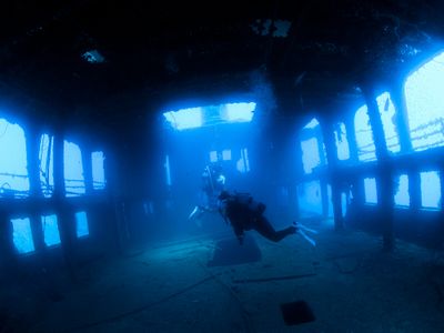 沖縄の海に眠る沈船!冒険心くすぐる沈船ダイビングイメージ