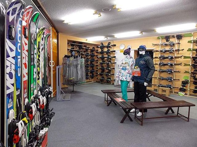 旅行ついでに手軽にスキーをイメージ