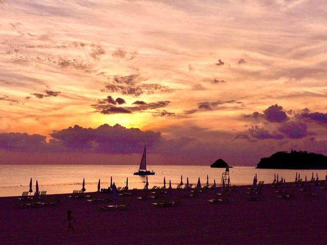 夕暮れ時はビーチへイメージ