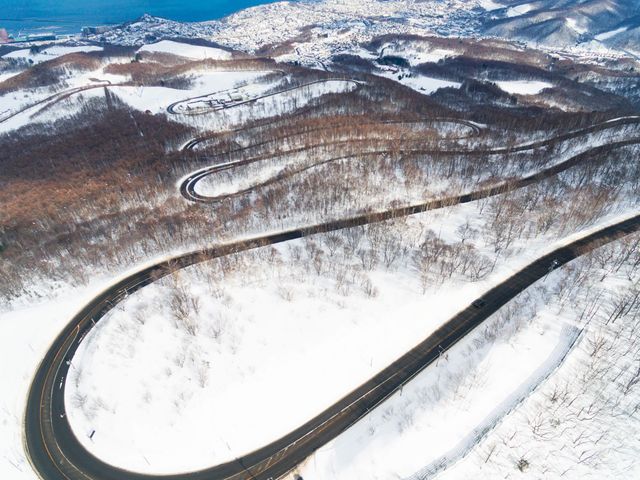 こんな峠道もバスなら安心イメージ