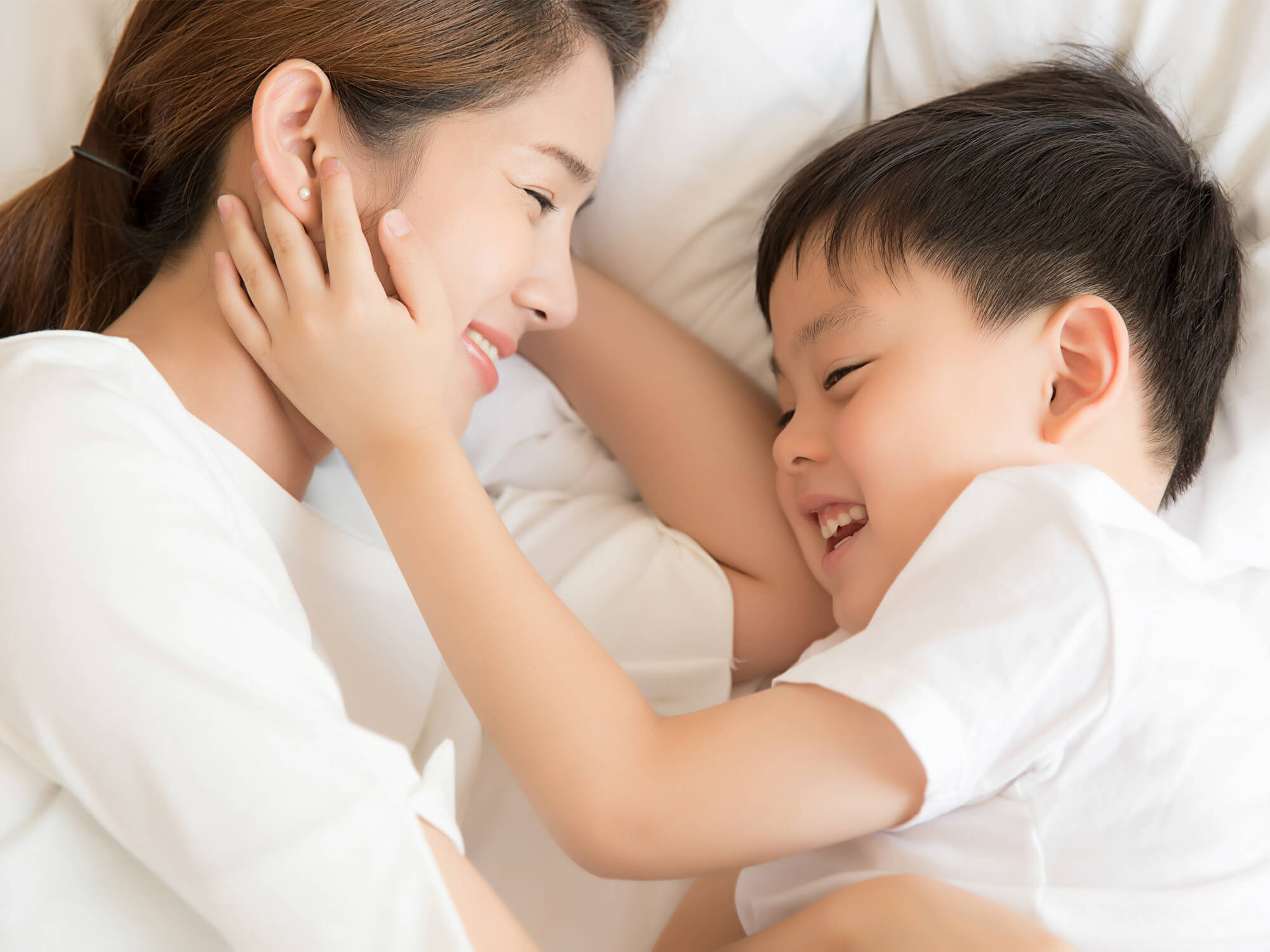 添い寝イメージ