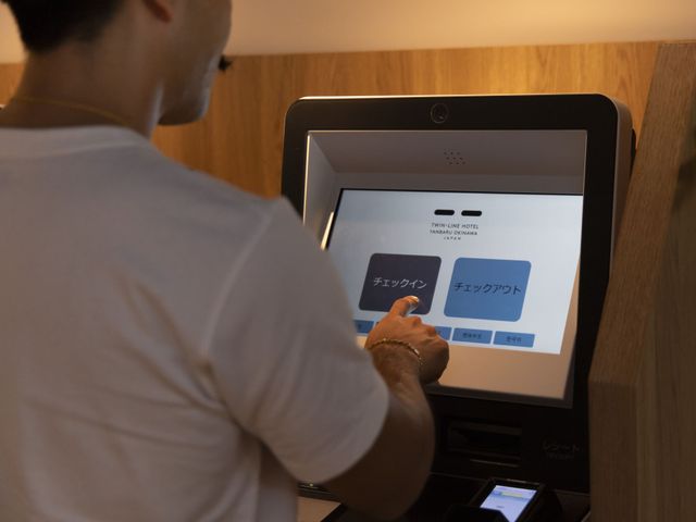 TWIN-LINE HOTEL YANBARU OKINAWA JAPAN 自動チェックイン機