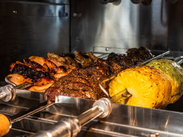 TWIN-LINE HOTEL YANBARU OKINAWA JAPAN レストラン・夕食シュラスコパフォーマンス