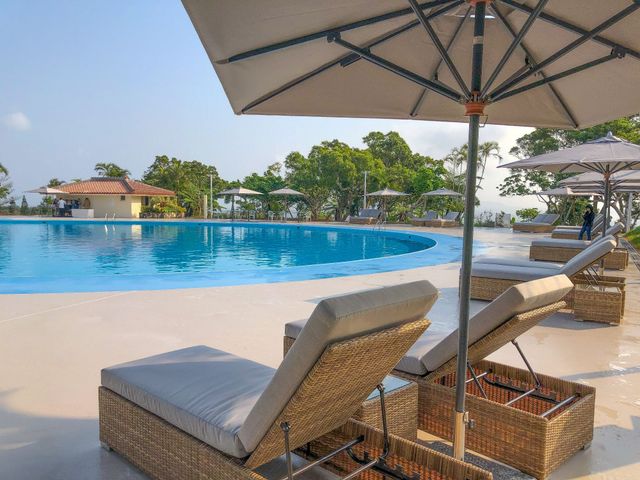 ANAクラウンプラザリゾート沖縄うるまヒルズ プール