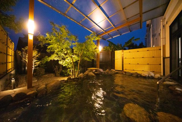 別府温泉　灯りの宿　燈月 男湯露天風呂
