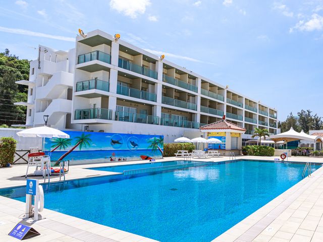 KARIYUSHI LCH RESORT on The Beach 