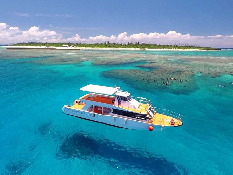 水納島ボートシュノーケリング ミシュラン一ツ星の島プチ上陸！楽しい魚ガイドが大好評