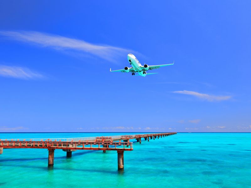 17ENDの海越しの飛行機